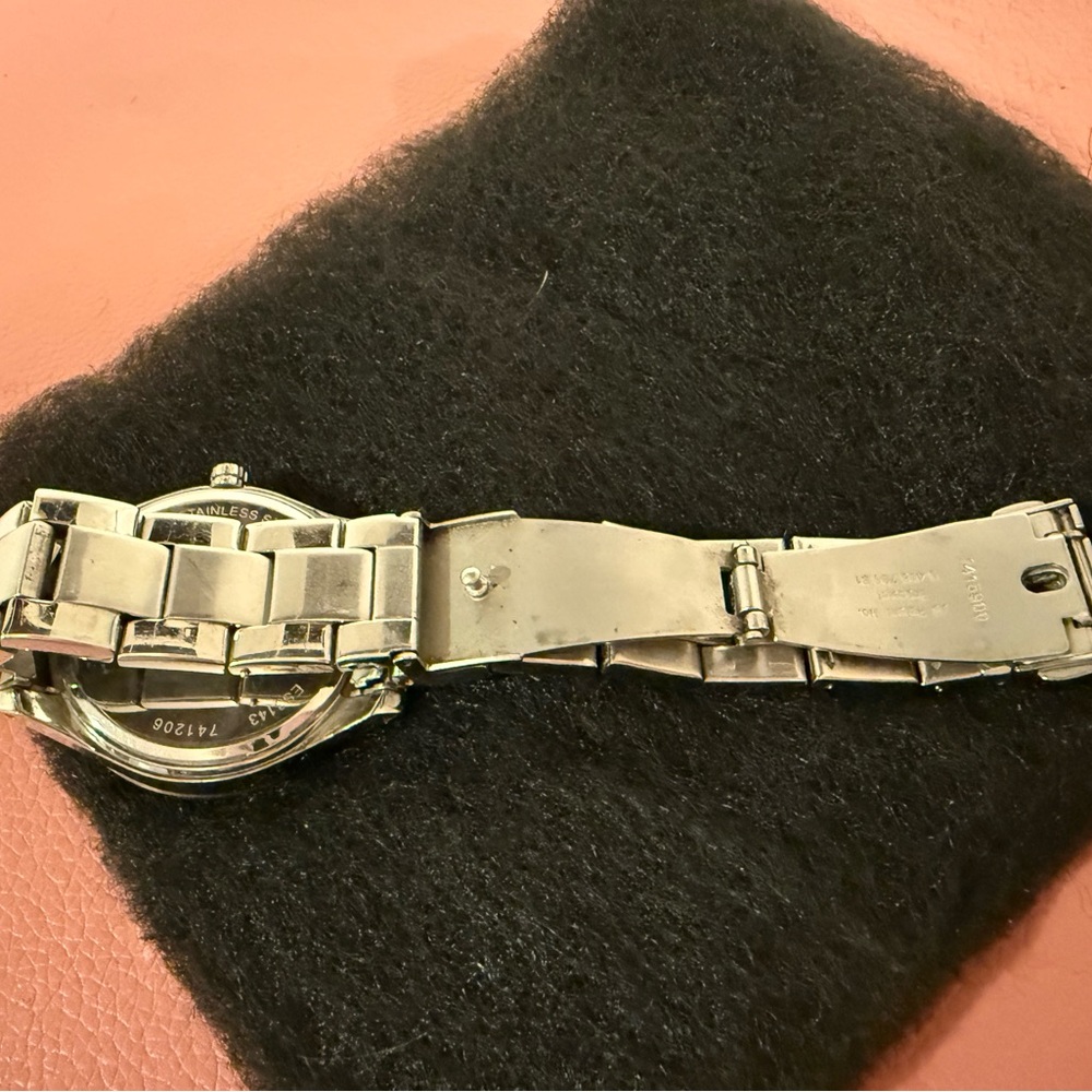 EyeCatching Silver Fossil Watch - Picture 6 of 6